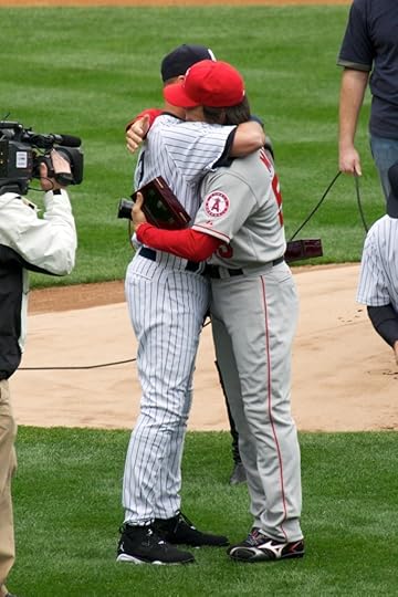 photo of Derek Jeter hugging Hideki Matsui