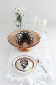 Ciambellone al cioccolato speziato http://gikitchen.wordpress.com/2014/10/23/ricette-american-horror-story-ciambellone-cacao-glassa/