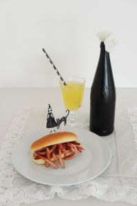 Panini con vermi insanguinati http://gikitchen.wordpress.com/2014/10/08/panino-vermi/