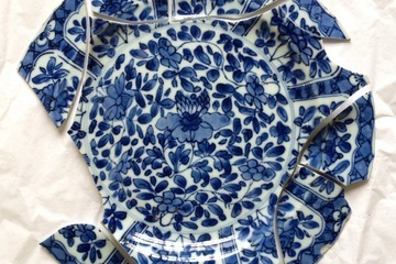 Blue and white porcelain plate