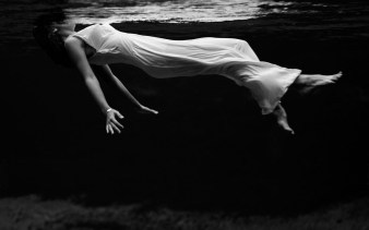 women-water_00387340