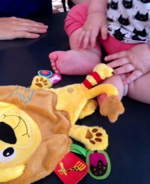 Bebisfötter. Jag fick även hålla i underverket och blev till slut godkänd. Känner mig utvald.