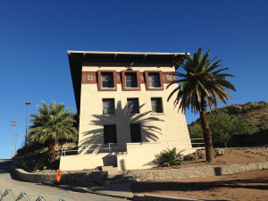 The palm tree is the dead giveaway: This is El Paso, not Bhutan