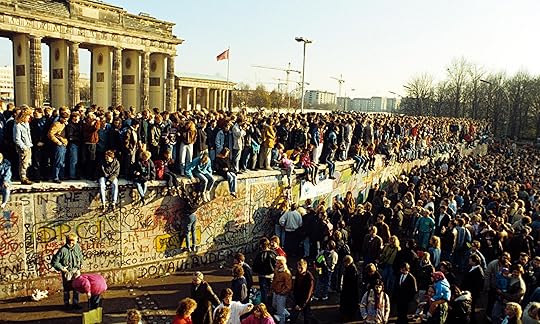 http://static.guim.co.uk/sys-images/Guardian/Pix/pictures/2014/8/31/1409482273626/Fall-of-the-Berlin-Wall-i-014.jpg