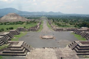 Teotihuacan View_from_Pyramide_de_la_luna