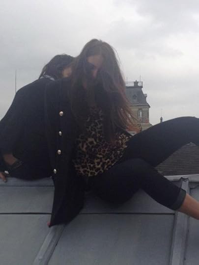 Luluandzuzuontheroof
