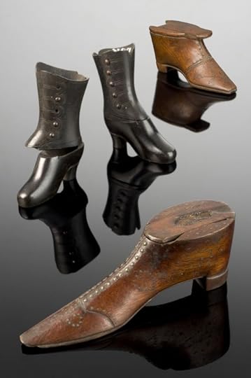 Two_snuff_boxes_shaped_like_a_pair_of_lady's_boots,_England,_Wellcome_L0057138