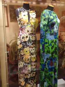 Maravillosas creaciones de Lietta Cavalli exhibidas en la El Museo del Vestuario en el Palazzo Pitti de Florencia. Me encantnan los buhos!