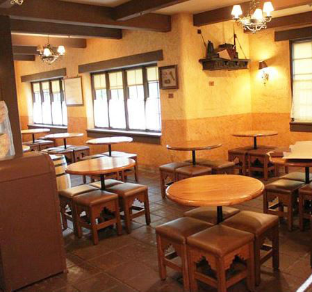 Pecos Bill keeps to the southwest theming of Frontierland and offers several different dining rooms.