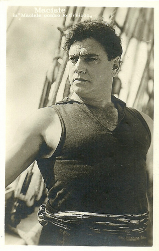 Maciste in Maciste contro lo sceicco