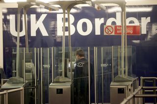 PP32716007UK BORDER CONTROL