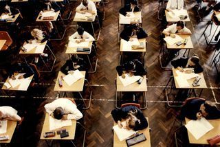 EL5152809Pupils at Bishopsh