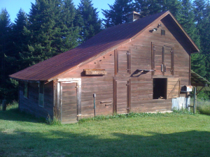 Picturesque barn in the morning sun!