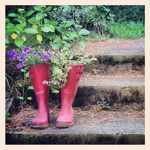 An awesome idea found in a neighbors yard today.