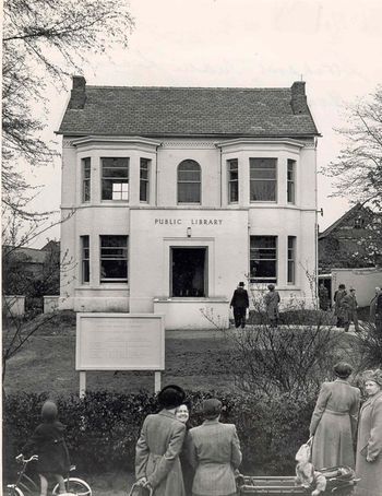 Heaton moor library 2@2012-09-03T15;11;41