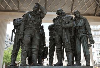 AY88648120The Bomber Comman