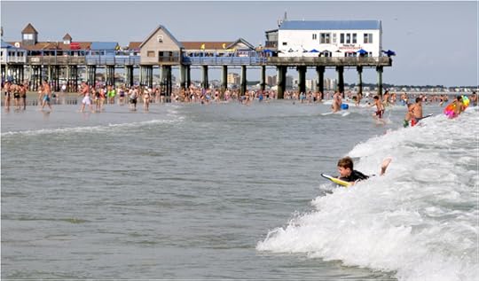 oob-crowd-pier-40546.jpg 