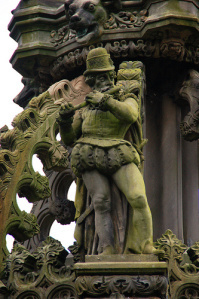 Holyroodhouse flute statue