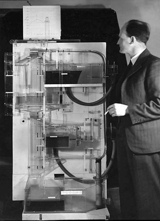 Phillips_and_MONIAC_LSE
