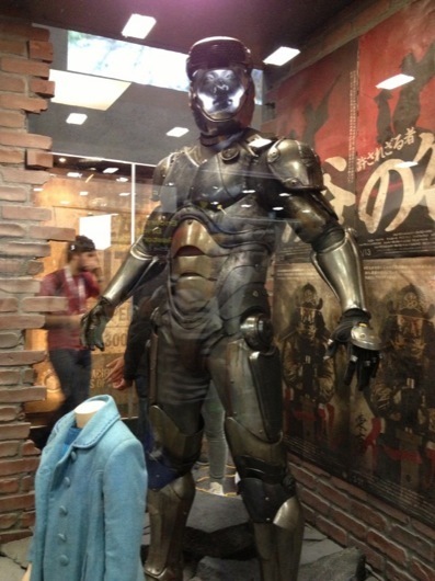 Pacific-Rim-Stacker-and-Mako-costumesCC13-Fireball_Tim