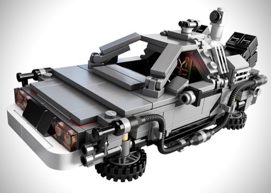 LEGO-Back-to-the-Future-Time-Machine-Fireball_Tim