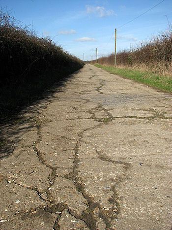 English: Cracks in concrete The surface of thi...