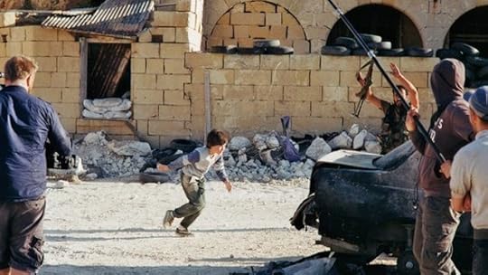 La troupe filma il bambino a Malta