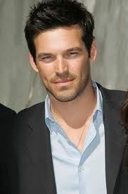 Real detectives don't look like this.