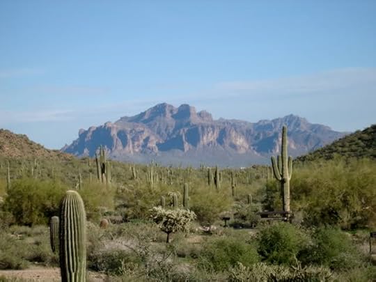 Superstition Mountains in AZ photo: Superstition Mountains SuperstitionMtn.jpg