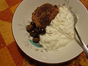 olives, cold Mid-East chicken and cottage cheese
