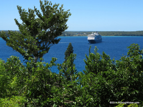 MS Oosterdam Arrives Lifou