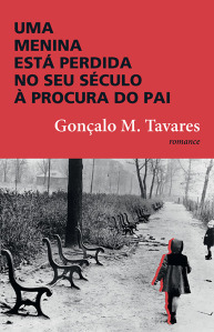 Uma menina está perdida no seu século à procura do pai