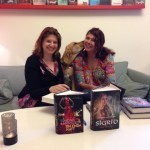 Johanne Hildebrant och jag signerade böcker