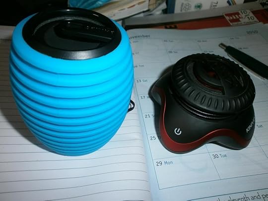  photo Philips-and-Kinivo-External-Speakers_zpsf840daeb.jpg