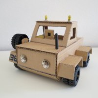 Raspberry-PI-ferngesteuertes-Auto-mit-W-Lan-Vorderansicht-links-300x225
