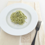 Shirataki con pesto di avocado e basilico, lime