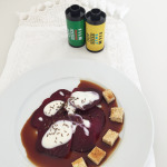 Barbabietola con yogurt di soia e cumino. Tofu con salsa di soia