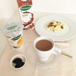 Banane, mandorle e latte. E si comincia!