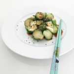 Cavoletti di Bruxelles con avocado, gommasio, salsa di soia e sesamo nero