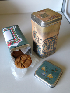 My tins are perfect for our award-winning Molasses Crinkles, too! :)