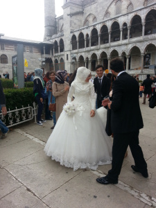BRIDE AND GROOM AT BLUE MOSQUE
