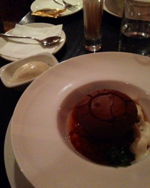 Chokladfondant, hjortron, vaniljglass. I rest my case.