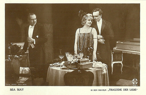 Mia May and Vladimir Gajdarov in Tragödie der Liebe