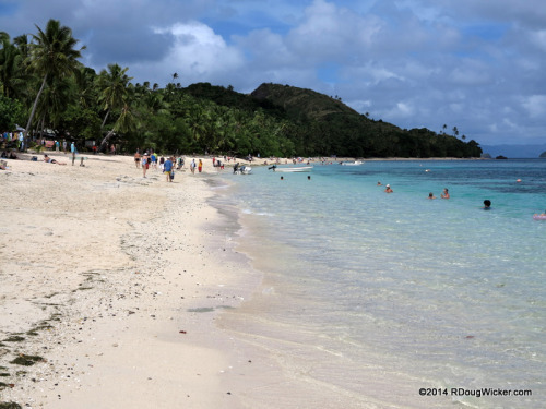 A Dravuni Beach