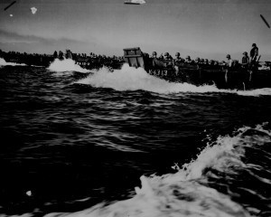 US landing barges carrying invasion troops toward Luzon in Lingayen Gulf, 9 Jan 1945. (US National Archives)