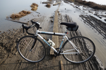Moffett Field Trail has what appears to be a broken levee.