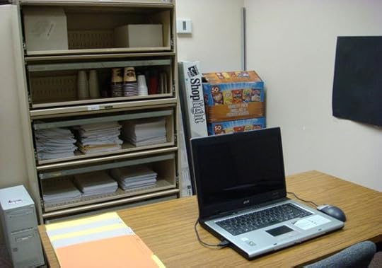 Measuring the impact of mess: Research participants were exposed either to a neat workspace or a disorganized one. Source: Boyoun (Grace) Chae and Rui (Juliet) Zhu