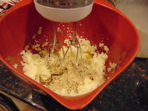 cream togeather almond cookie