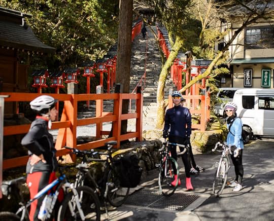Short Pause at the entrance to the Kibune Shrine (貴船神社) -- Kibune Shrine (貴船神社) -- Kyoto, Japan -- Copyright 2015 Jeffrey Friedl, http://regex.info/blog/