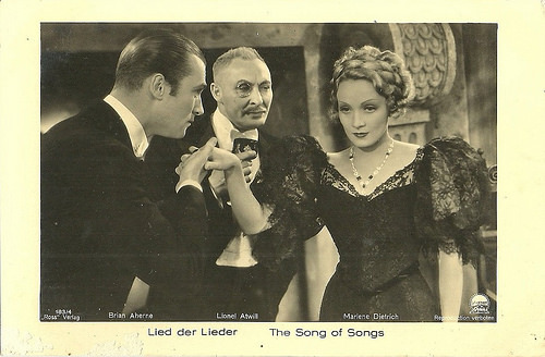Marlene Dietrich, Brian Aherne and Lionel Atwill in The Song of Songs